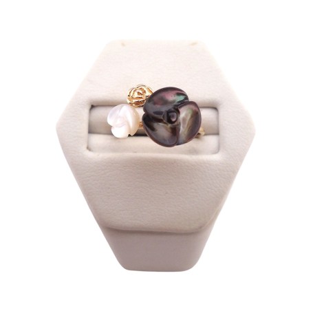 BAGUE EN OR 18K MOTIFS FLEURS EN NACRE