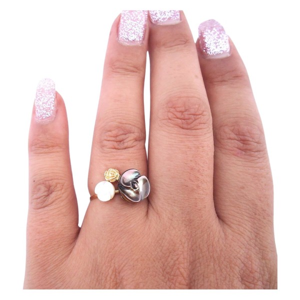 BAGUE EN OR 18K MOTIFS FLEURS EN NACRE