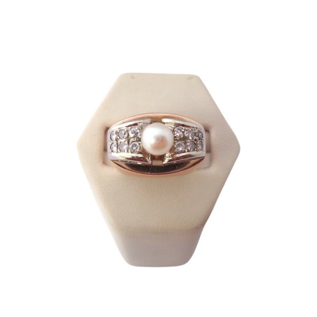 BAGUE EN OR 18K, PERLE DE CULTURE BLANCHE ET DIAMANTS.