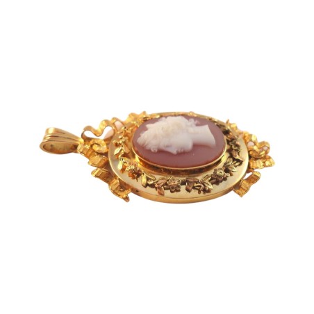 PENDENTIF ANCIEN CAMÉE SUR CORNALINE EN OR 18K