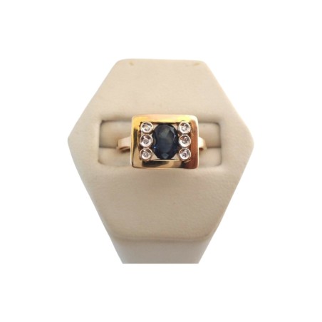 BAGUE RECTANGULAIRE EN OR 18K, SAPHIR ET DIAMANTS.