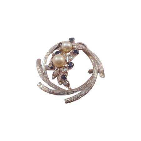 BROCHE RONDE PERLES, SAPHIRS ET DIAMANTS EN OR 18K