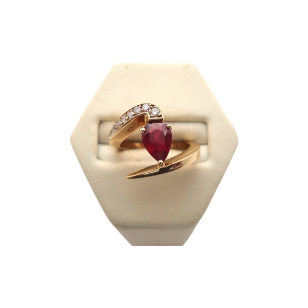 BAGUE EN OR 18K, RUBIS ET DIAMANTS.