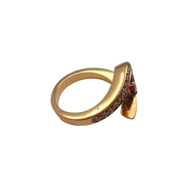 BAGUE EN OR 18K, RUBIS ET DIAMANTS.