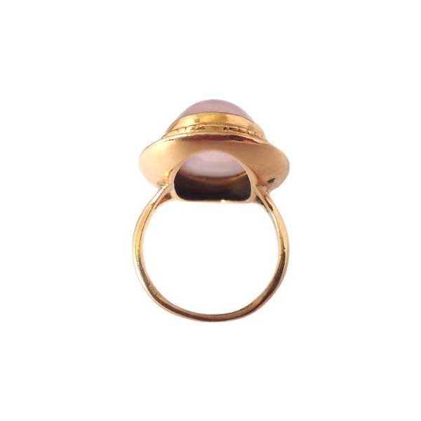 BAGUE OVALE EN OR 18K, CABOCHON DE QUARTZ ROSE.