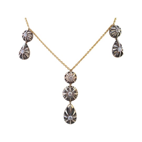 detail collier diamants pampilles