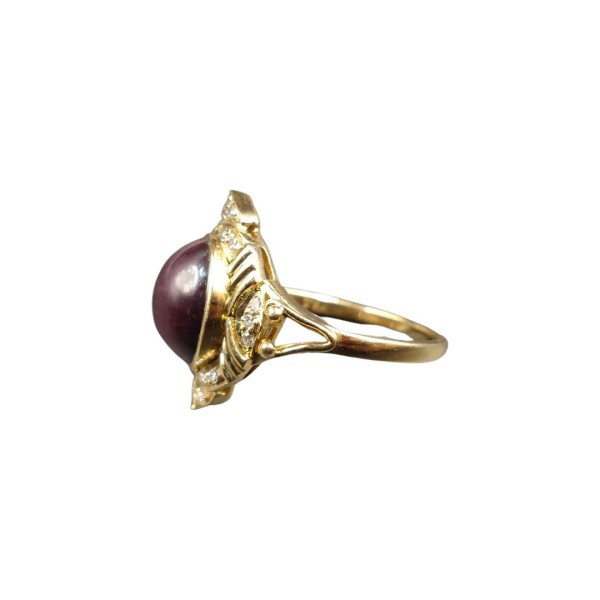 BAGUE CABOCHON DE RUBIS ET DIAMANTS EN OR 18K