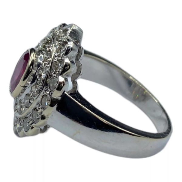 BAGUE OVALE RUBIS ET DIAMANTS EN OR 18K