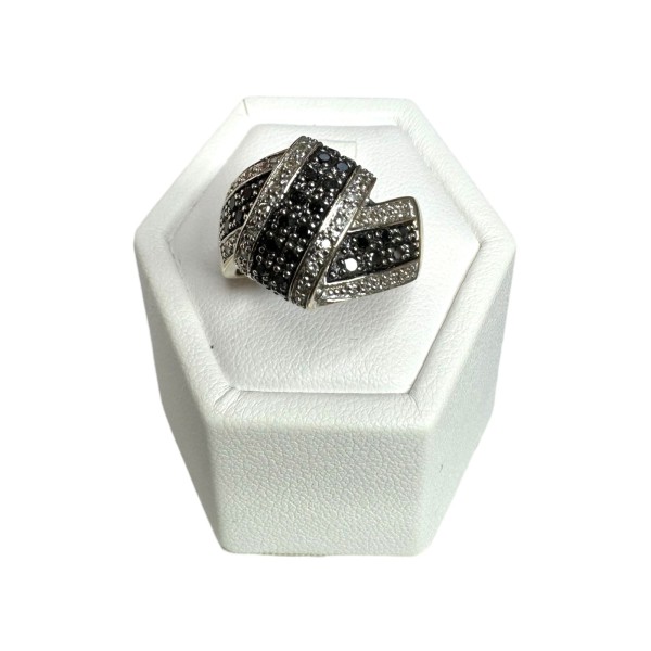 BAGUE RUBAN DIAMANTS BLANCS ET NOIRS EN OR 18K