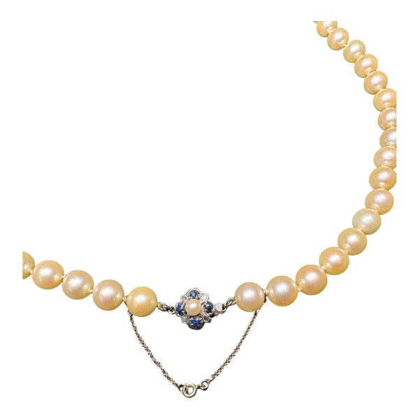 COLLIER DE PERLES DE CULTURE FERMOIR FLEURS SAPHIRS EN OR 18K