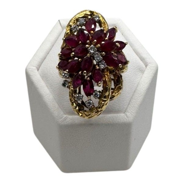 BAGUE OVALE IMPOSANTE RUBIS ET DIAMANTS EN OR 18K