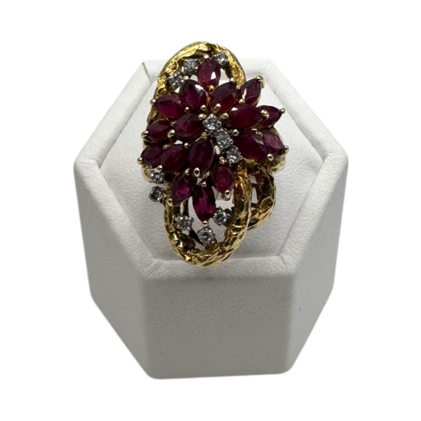 BAGUE OVALE IMPOSANTE RUBIS ET DIAMANTS EN OR 18K