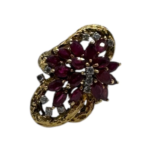 BAGUE OVALE IMPOSANTE RUBIS ET DIAMANTS EN OR 18K