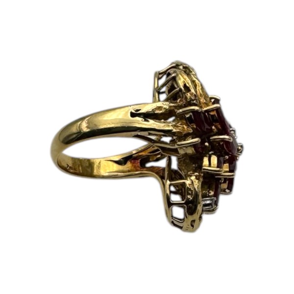 BAGUE OVALE IMPOSANTE RUBIS ET DIAMANTS EN OR 18K