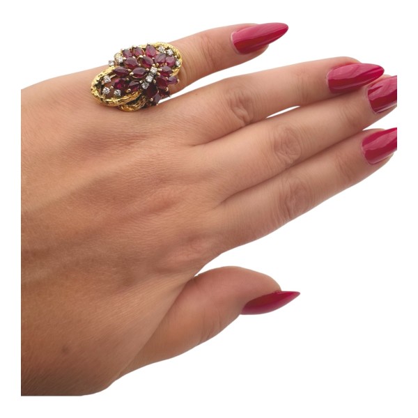 BAGUE OVALE IMPOSANTE RUBIS ET DIAMANTS EN OR 18K