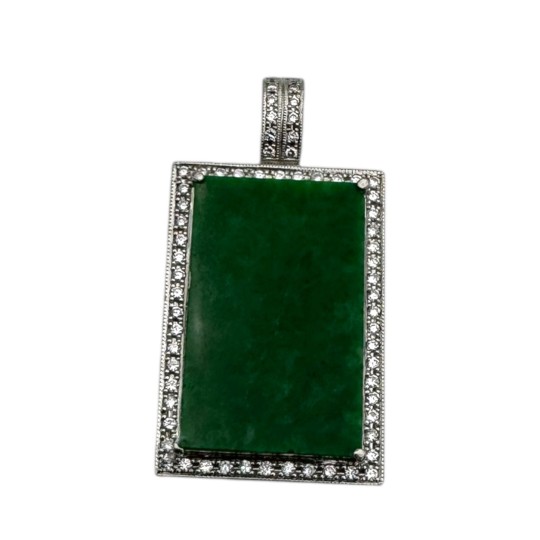 PENDENTIF EN PLATINE PLAQUE DE JADE ENTOURAGE DIAMANTS