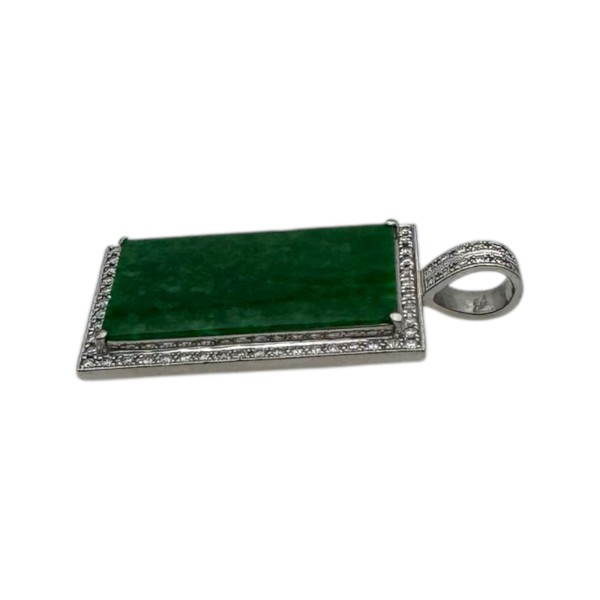 PENDENTIF EN PLATINE PLAQUE DE JADE ENTOURAGE DIAMANTS
