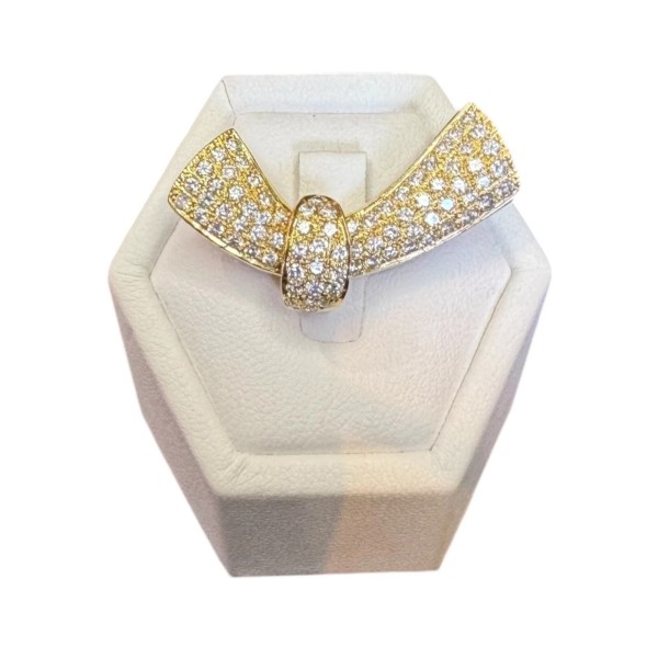 BROCHE EN FORME DE NŒUD DIAMANTS EN OR 18K