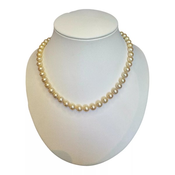 COLLIER DE PERLES DE CULTURE BLANCHES FERMOIR EN OR 18K