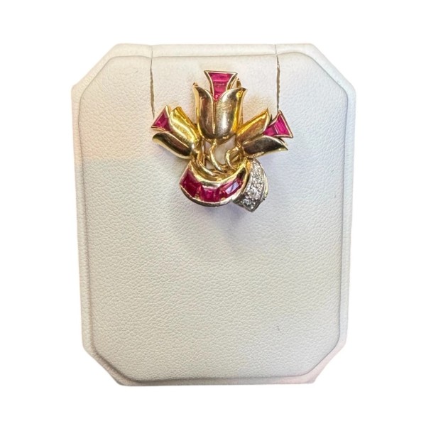 CLIP ANCIEN ANNÉES 40 RUBIS DE SYNTHÈSE ET DIAMANTS EN OR 18K