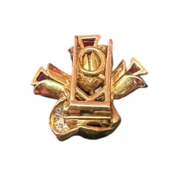 CLIP ANCIEN ANNÉES 40 RUBIS DE SYNTHÈSE ET DIAMANTS EN OR 18K